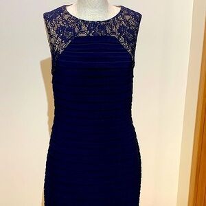 🎉HOST PICK‼️⭐️EUC- Adrianna Papell Navy Lace & Shutter Pleat Sheath Dress - Sz 8